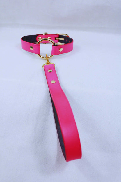 Rio Red BDSM Collar Elegant Power And Discreet Leather Design - Happytoys Sexshop: online sex shop for Feeling Happy & Easy 😊 - Discreet geleverd