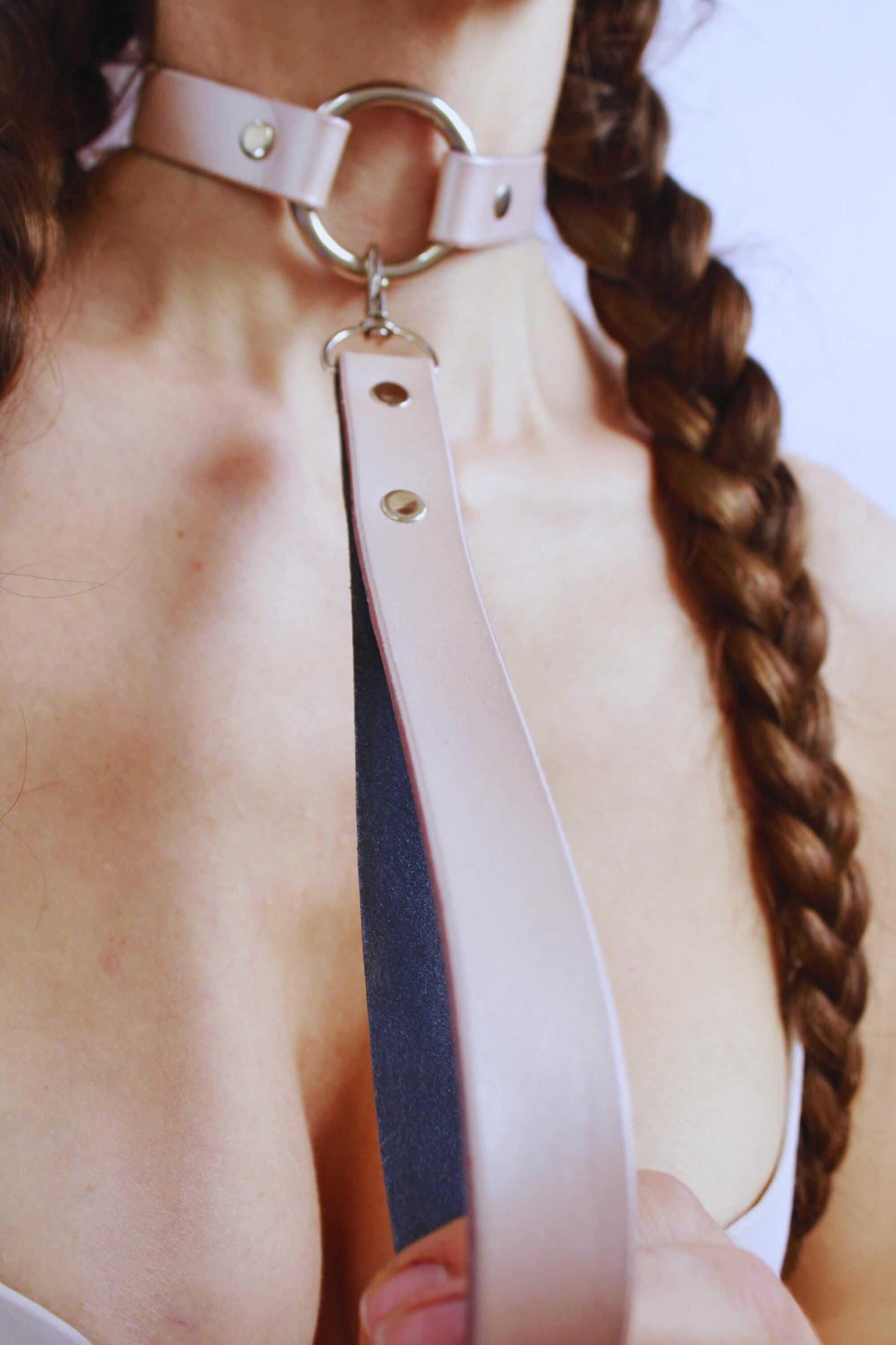 Pearl Silver Leather Choker Elegant Discreet Luxury Leather Day Choker - Happytoys Sexshop: online sex shop for Feeling Happy & Easy 😊 - Discreet geleverd