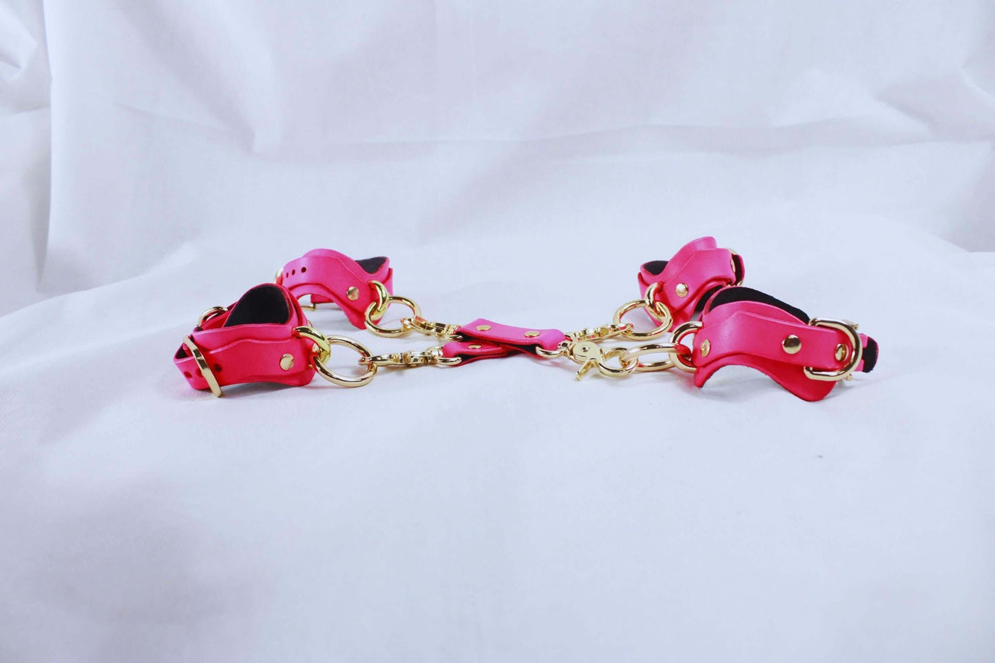 BDSM Gear Pink Leather | Premium BDSM Bondage Gear Set - Happytoys Sexshop: online sex shop for Feeling Happy & Easy 😊 - Discreet geleverd