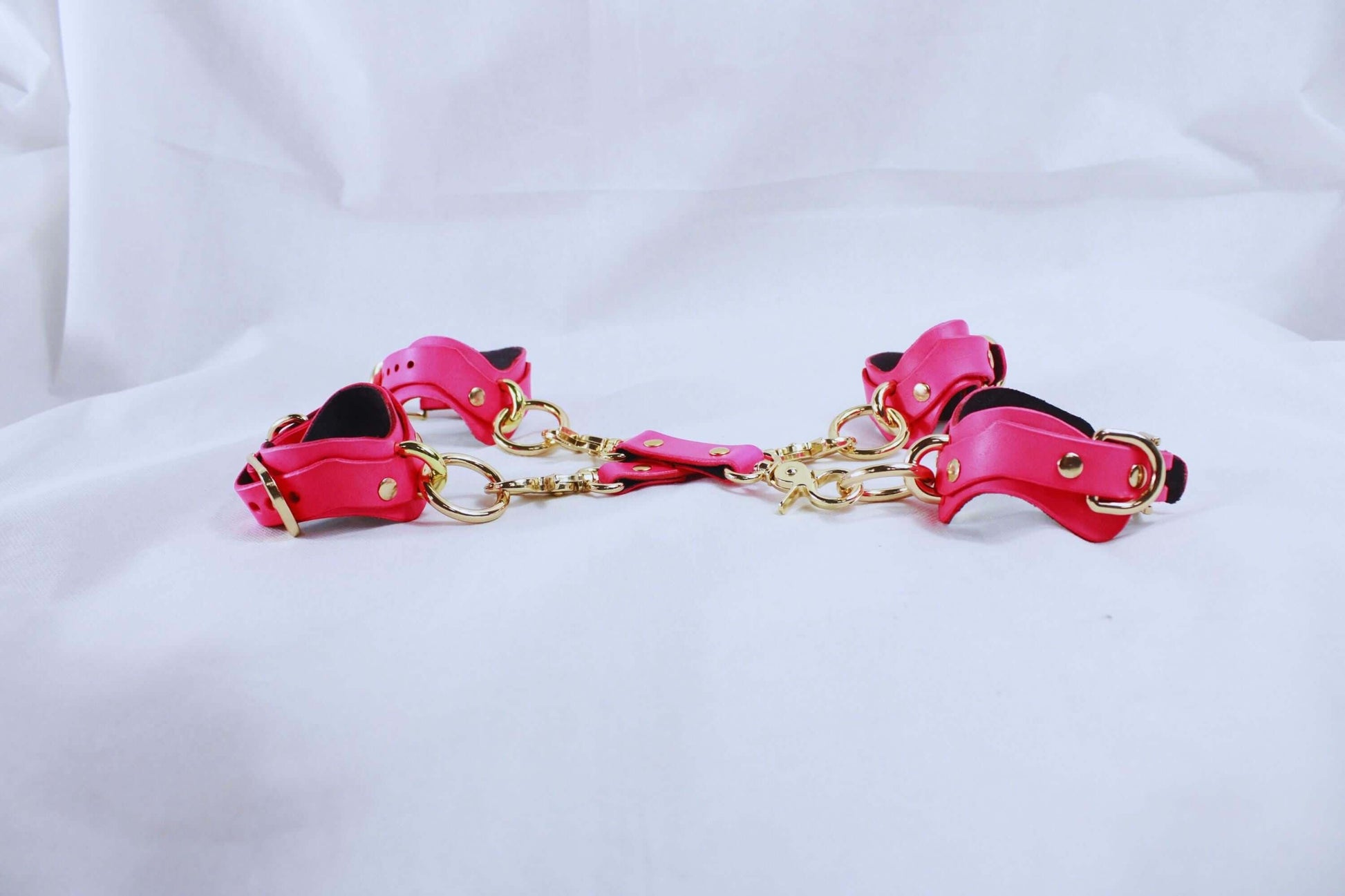 BDSM Gear Pink Leather | Premium BDSM Bondage Gear Set - Happytoys Sexshop: online sex shop for Feeling Happy & Easy 😊 - Discreet geleverd