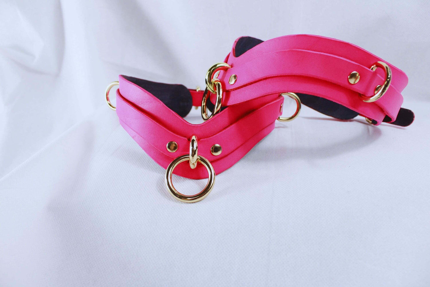 BDSM Gear Pink Thigh Cuffs for Bondage Set for Couples - Happytoys Sexshop: online sex shop for Feeling Happy & Easy 😊 - Discreet geleverd