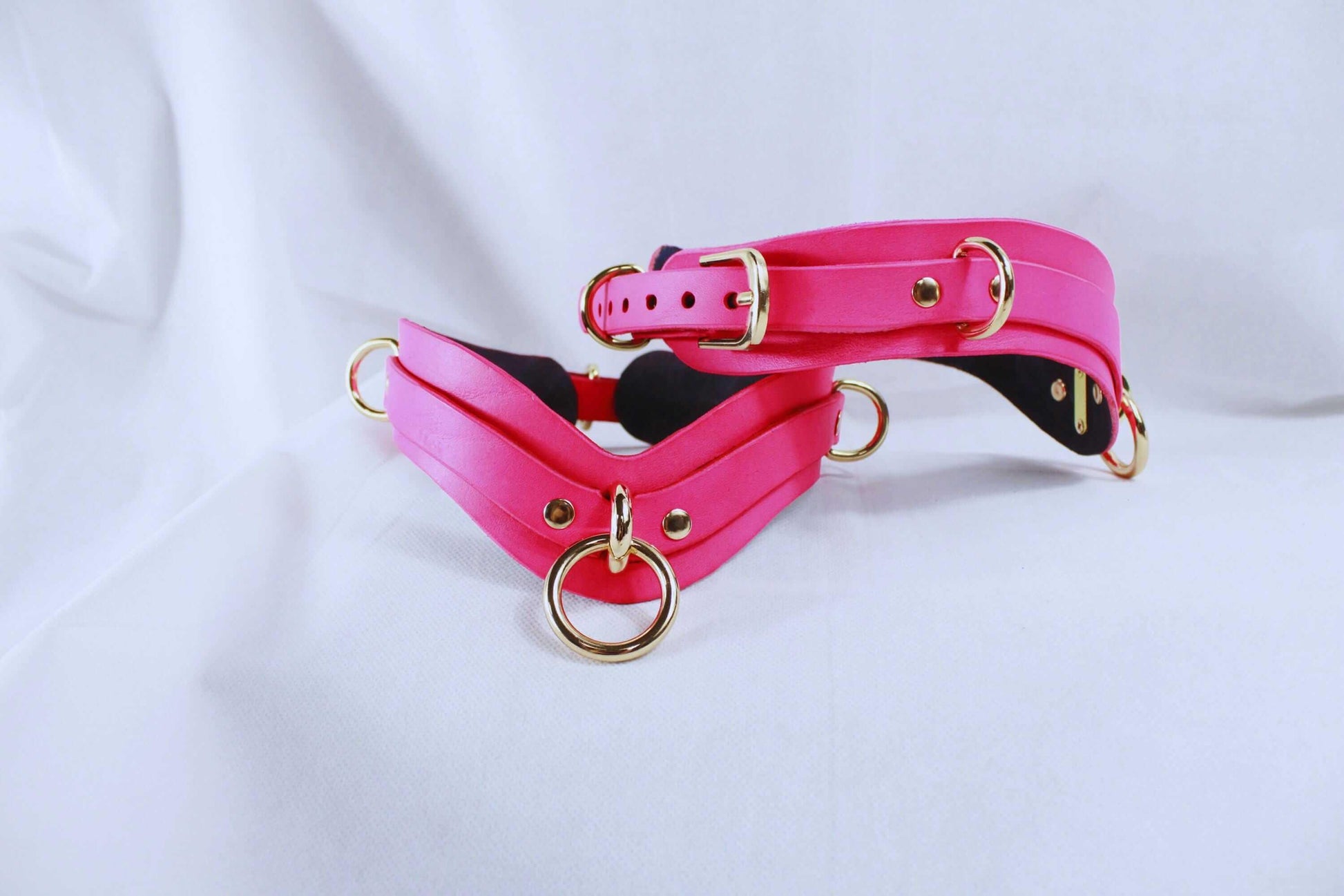 BDSM Gear Pink Thigh Cuffs for Bondage Set for Couples - Happytoys Sexshop: online sex shop for Feeling Happy & Easy 😊 - Discreet geleverd