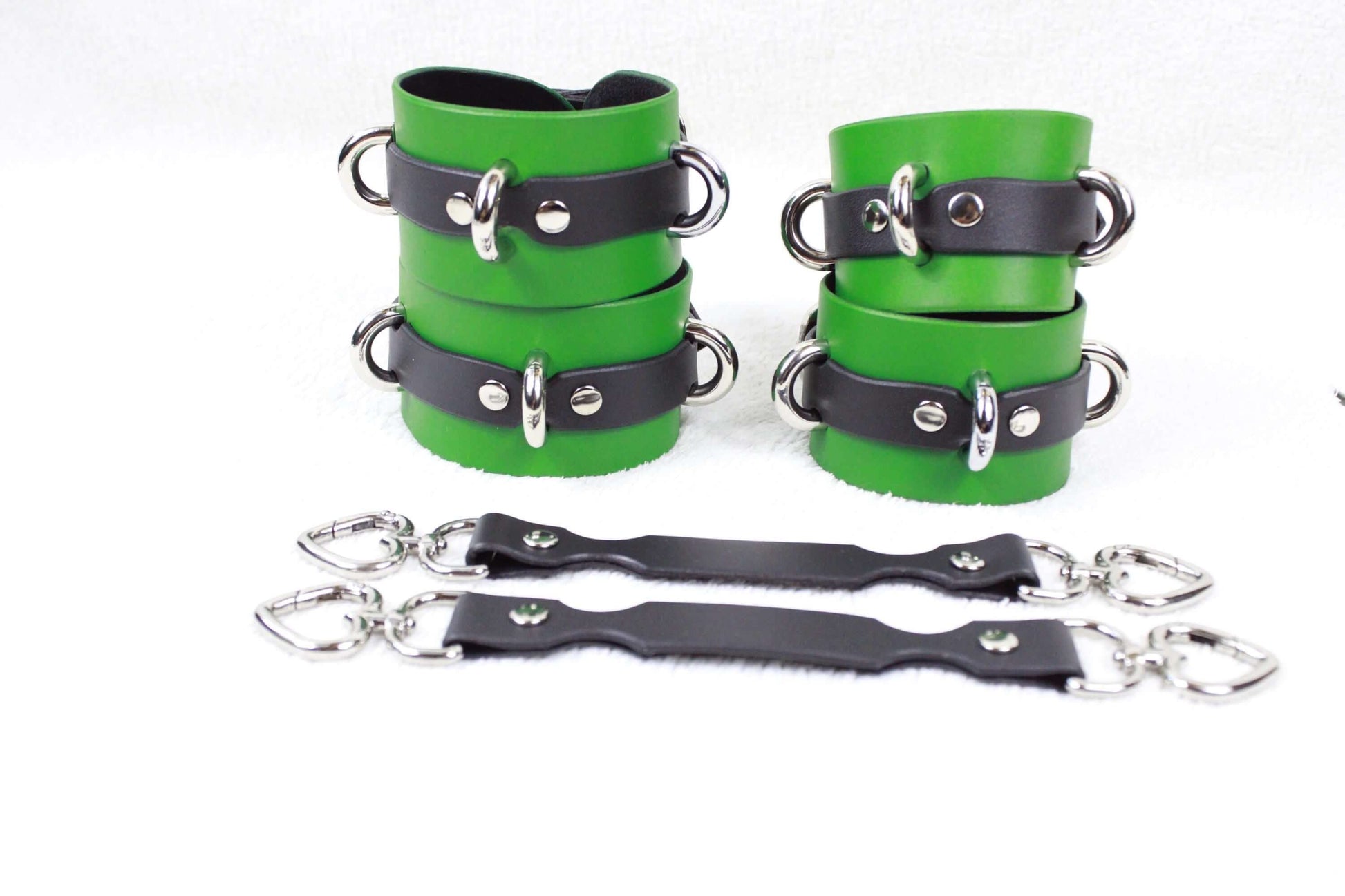 Bondage Gear Set – Sub Collar, BDSM Harness & Bondage Cuffs - Happytoys Sexshop: online sex shop for Feeling Happy & Easy 😊 - Discreet geleverd