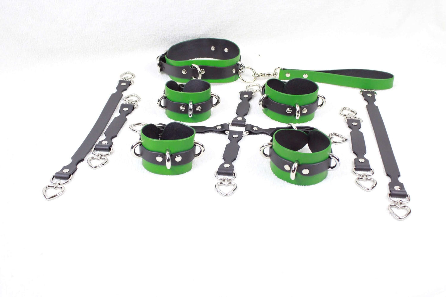 Bondage Gear Set – Sub Collar, BDSM Harness & Bondage Cuffs - Happytoys Sexshop: online sex shop for Feeling Happy & Easy 😊 - Discreet geleverd