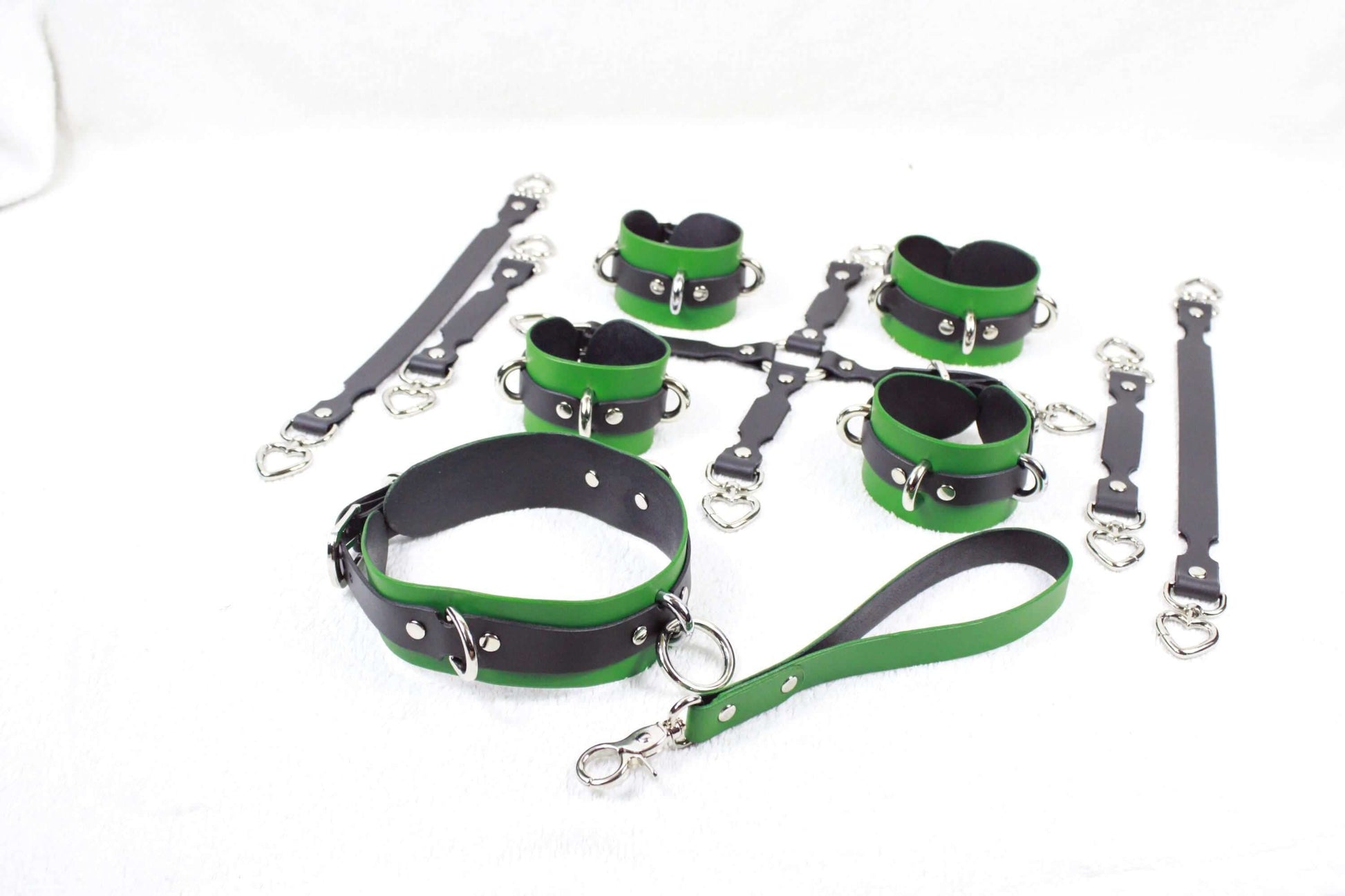 Bondage Gear Set – Sub Collar, BDSM Harness & Bondage Cuffs - Happytoys Sexshop: online sex shop for Feeling Happy & Easy 😊 - Discreet geleverd