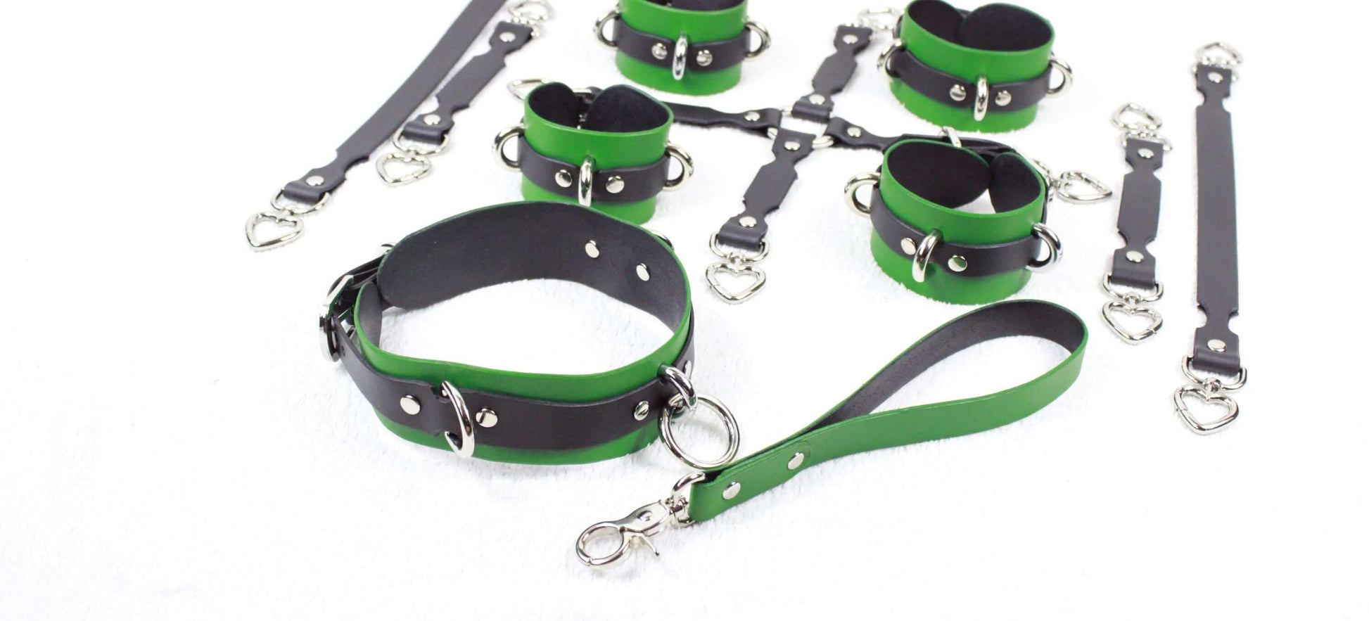 Bondage Gear Set – Sub Collar, BDSM Harness & Bondage Cuffs - Happytoys Sexshop: online sex shop for Feeling Happy & Easy 😊 - Discreet geleverd