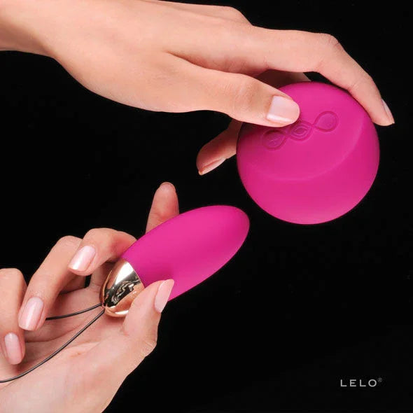 LELO - LYLA 2 INSIGNIA DESIGN EDITION FUCHSIA MASSAGER EGG - Happytoys Sexshop: online sex shop for Feeling Happy & Easy 😊 - Discreet geleverd