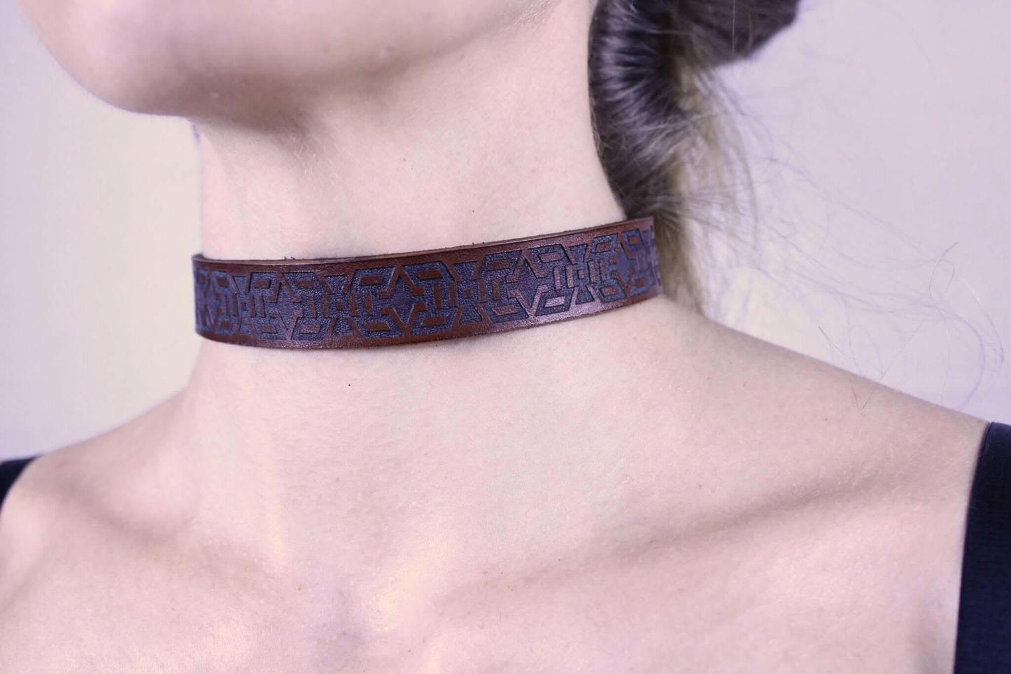 Slave Collar Handmade Minimalist Tribal Motif for Submissive Wear - Happytoys Sexshop: online sex shop for Feeling Happy & Easy 😊 - Discreet geleverd