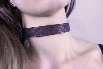 Slave Collar Handmade Minimalist Tribal Motif for Submissive Wear - Happytoys Sexshop: online sex shop for Feeling Happy & Easy 😊 - Discreet geleverd
