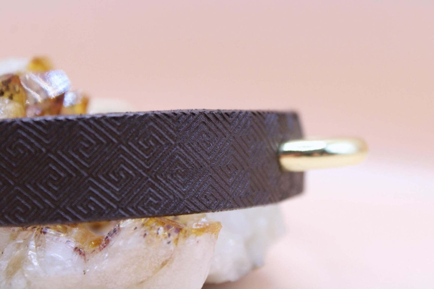 Minimalist Gold Accent BDSM Collar Elegant Submissive Bondage - Happytoys Sexshop: online sex shop for Feeling Happy & Easy 😊 - Discreet geleverd