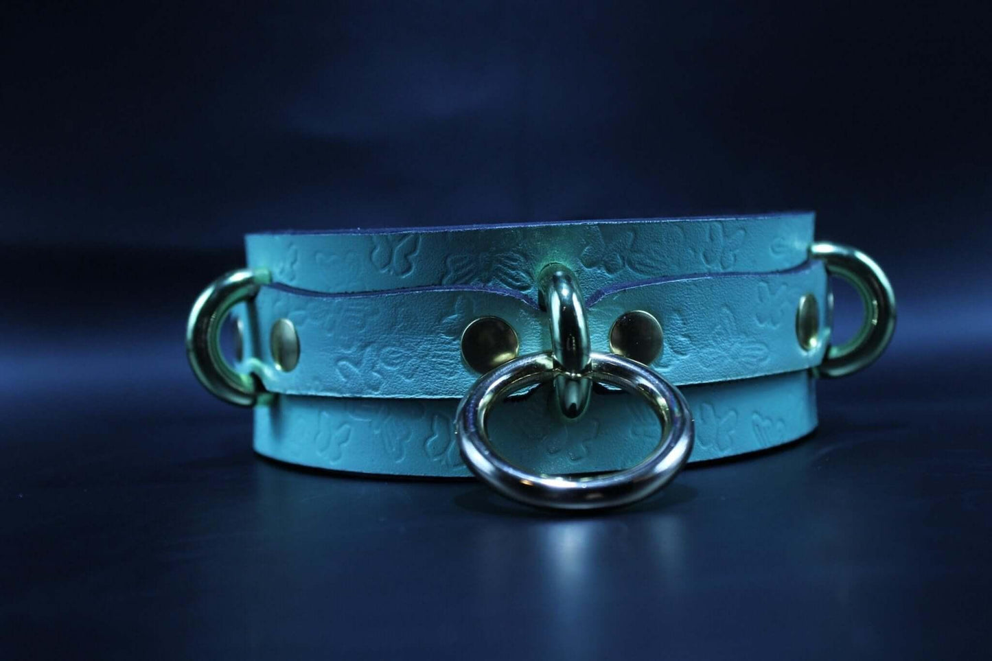 Mint Green Submissive Collar Butterfly Embossed Choker Collar - Happytoys Sexshop: online sex shop for Feeling Happy & Easy 😊 - Discreet geleverd
