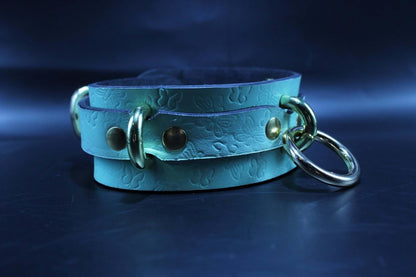 Mint Green Submissive Collar Butterfly Embossed Choker Collar - Happytoys Sexshop: online sex shop for Feeling Happy & Easy 😊 - Discreet geleverd