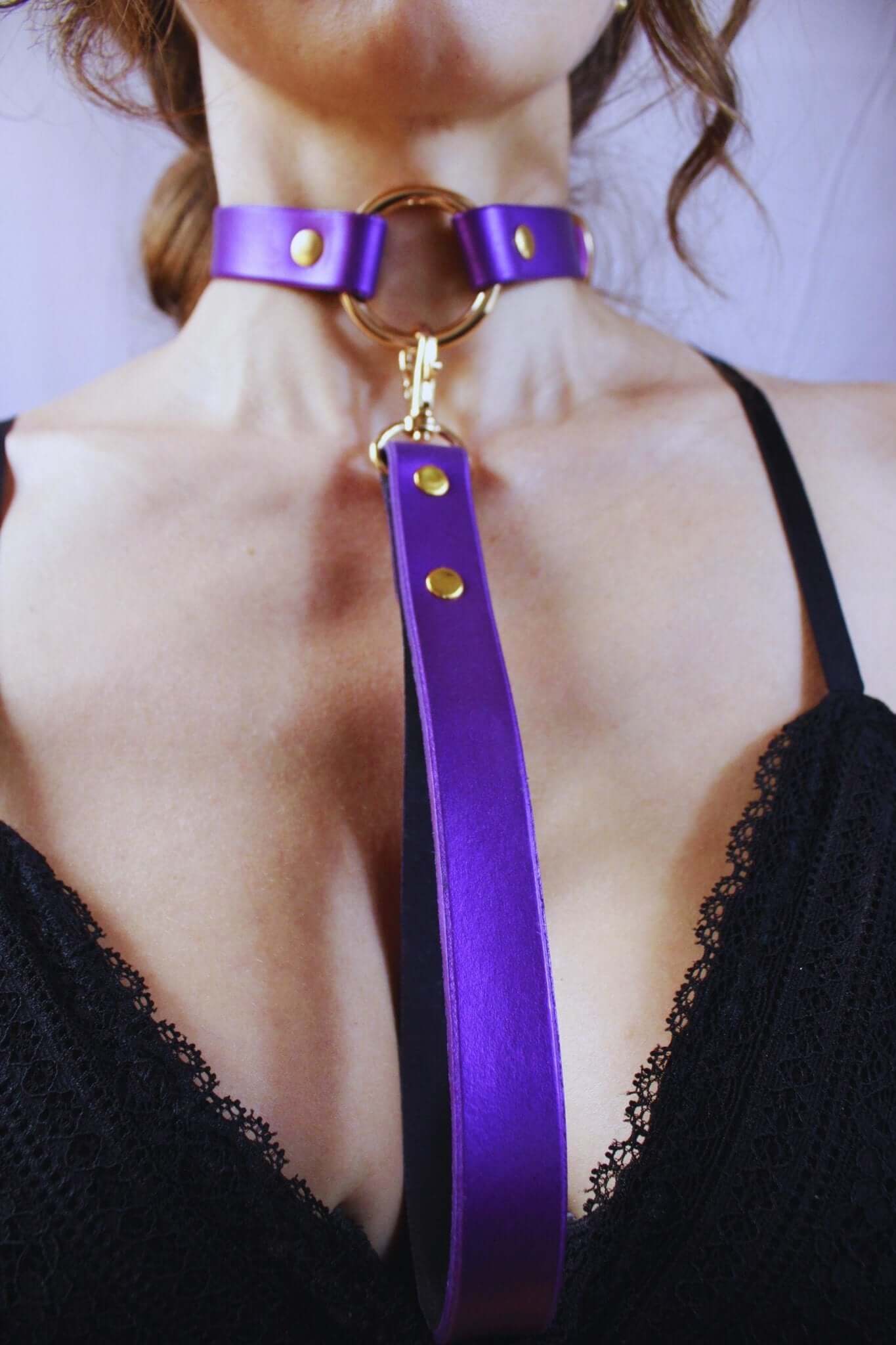 Submissive Collar Elegant Pearl Purple Leather Choker Collar - Happytoys Sexshop: online sex shop for Feeling Happy & Easy 😊 - Discreet geleverd