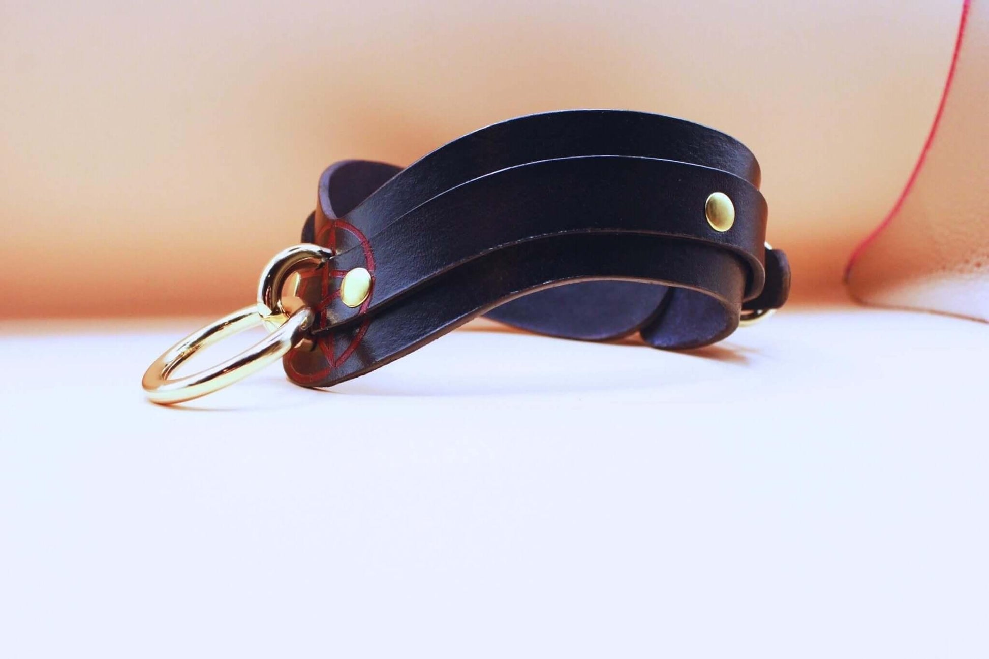 Pentagram BDSM Day Collar Discreet Jewelry For Everyday Wear - Happytoys Sexshop: online sex shop for Feeling Happy & Easy 😊 - Discreet geleverd