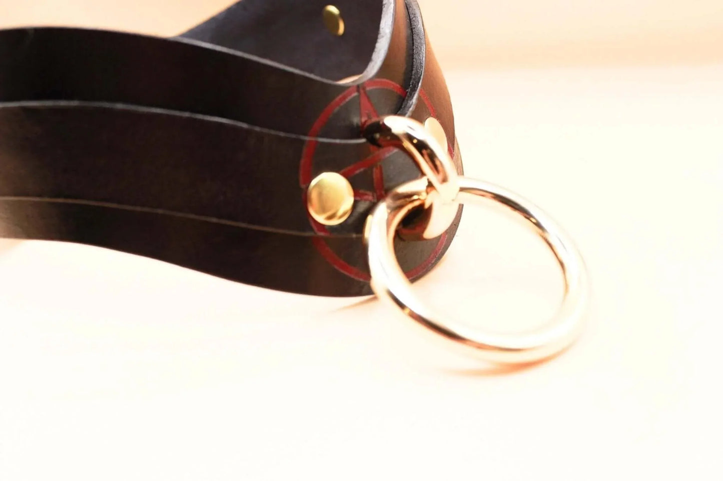 Pentagram BDSM Day Collar Discreet Jewelry For Everyday Wear - Happytoys Sexshop: online sex shop for Feeling Happy & Easy 😊 - Discreet geleverd