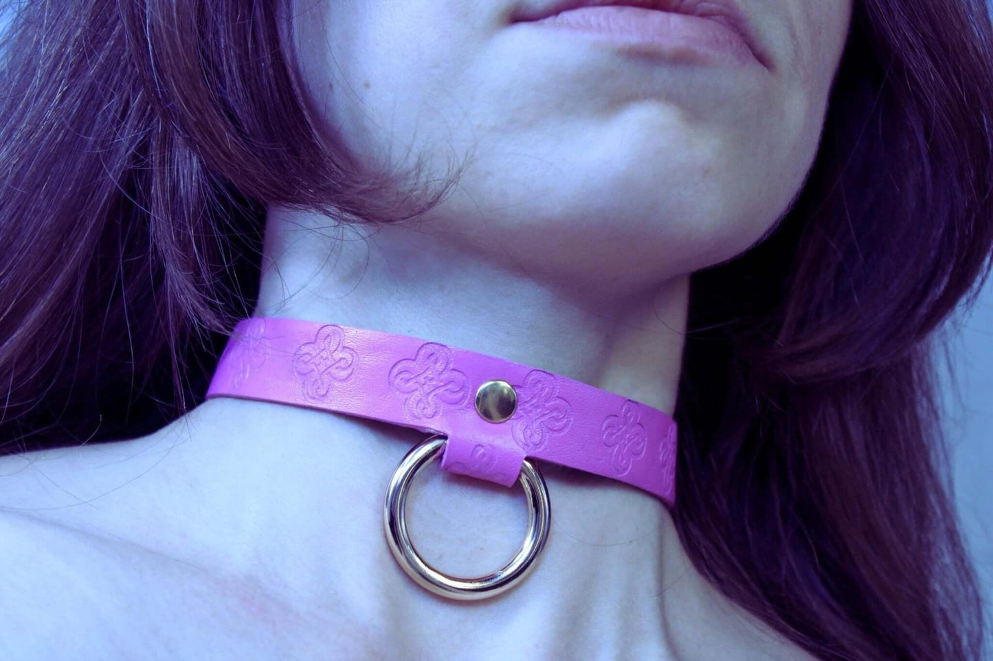 Pink Leather O-ring Choker Collar for Pet Play - Happytoys Sexshop: online sex shop for Feeling Happy & Easy 😊 - Discreet geleverd