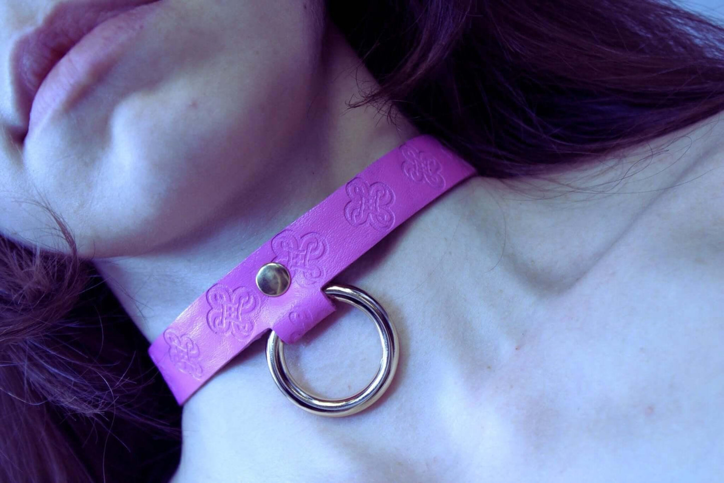 Pink Leather O-ring Choker Collar for Pet Play - Happytoys Sexshop: online sex shop for Feeling Happy & Easy 😊 - Discreet geleverd