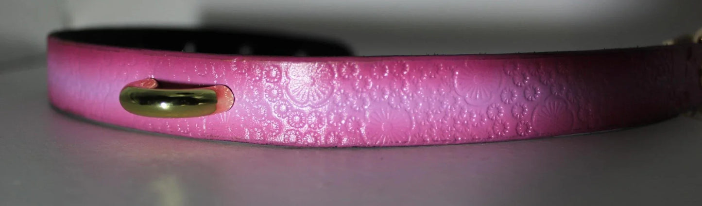 Day Collar Pink Floral Soft Leather BDSM Sub Collar with O-Ring - Happytoys Sexshop: online sex shop for Feeling Happy & Easy 😊 - Discreet geleverd