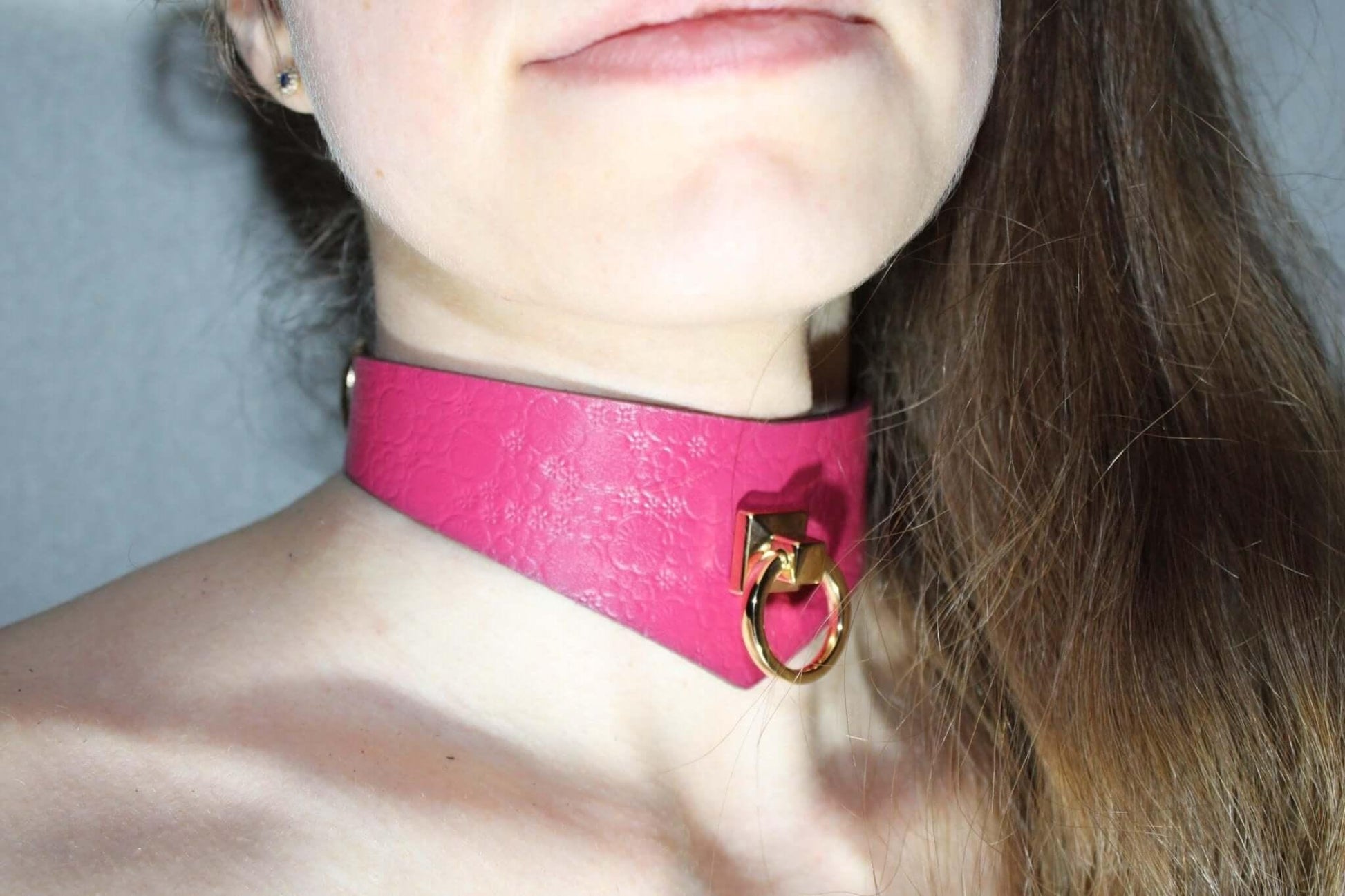 Posture Collar Handmade Pink Leather O-Ring Collar for Petplay - Happytoys Sexshop: online sex shop for Feeling Happy & Easy 😊 - Discreet geleverd