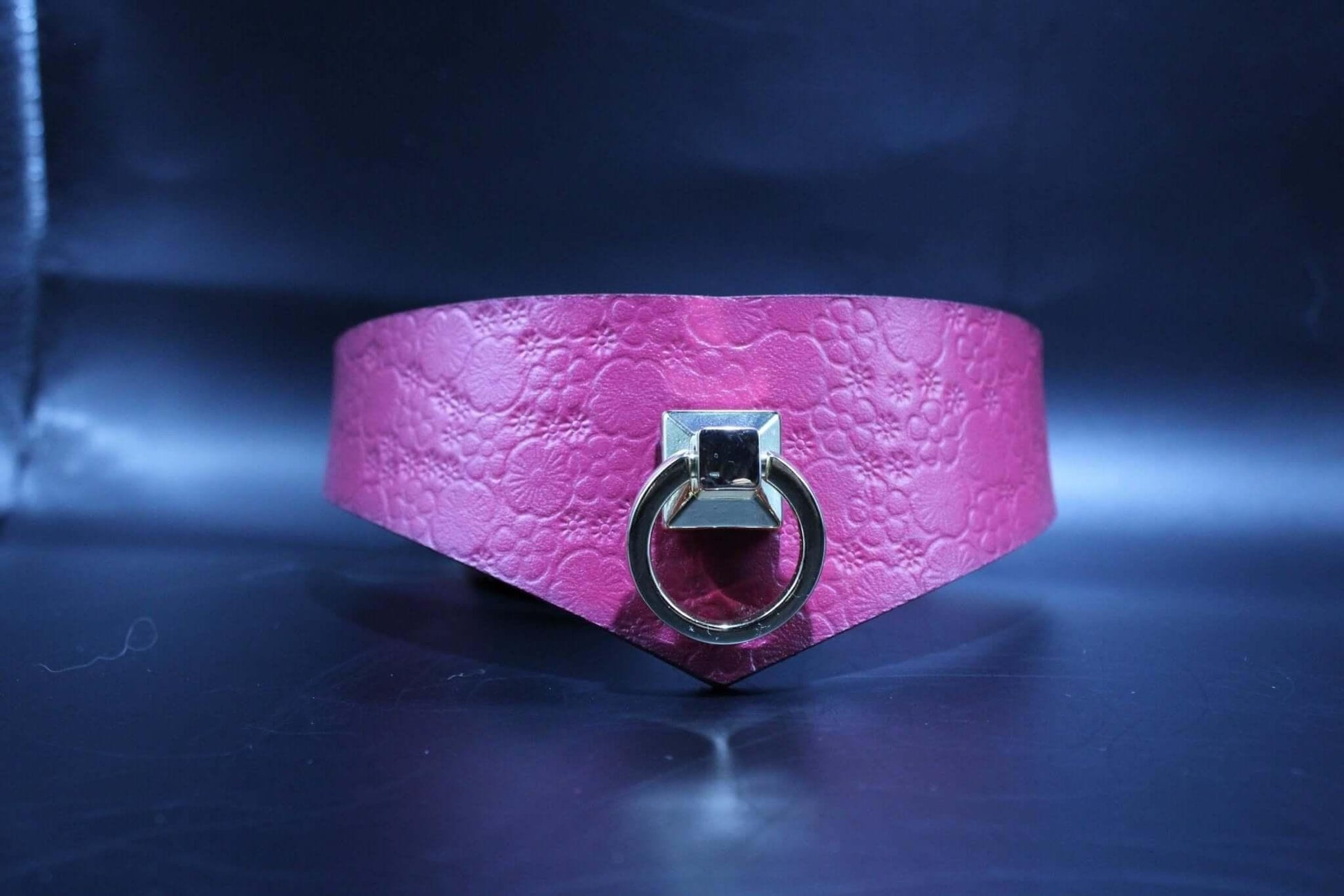 Posture Collar Handmade Pink Leather O-Ring Collar for Petplay - Happytoys Sexshop: online sex shop for Feeling Happy & Easy 😊 - Discreet geleverd