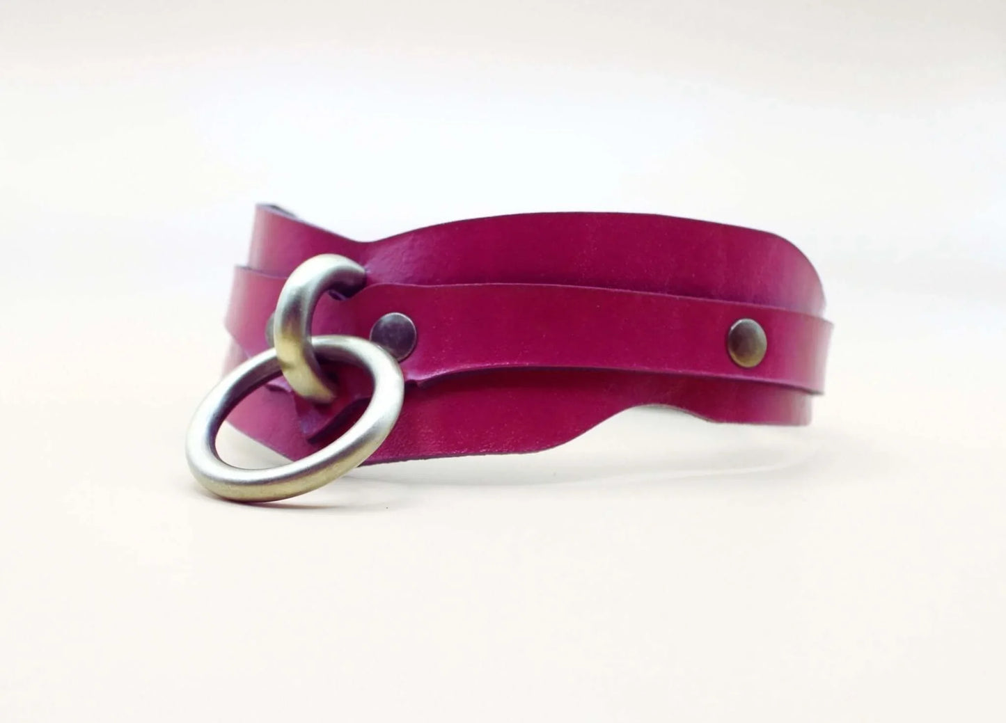 Raspberry BDSM Collar Artisan Sub Collar for Submissive Bondage - Happytoys Sexshop: online sex shop for Feeling Happy & Easy 😊 - Discreet geleverd
