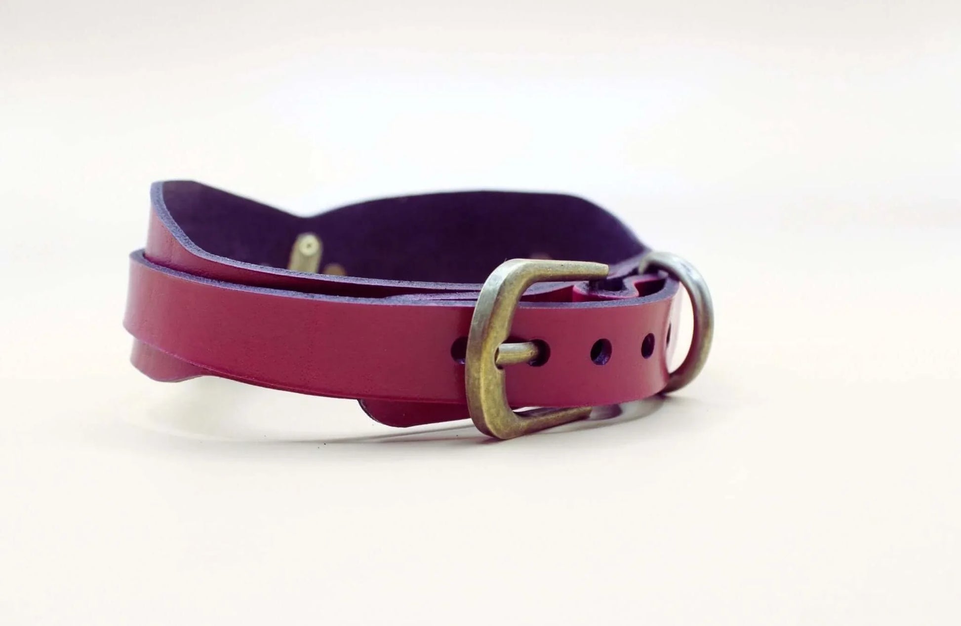 Raspberry BDSM Collar Artisan Sub Collar for Submissive Bondage - Happytoys Sexshop: online sex shop for Feeling Happy & Easy 😊 - Discreet geleverd