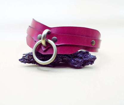 Raspberry BDSM Collar Artisan Sub Collar for Submissive Bondage - Happytoys Sexshop: online sex shop for Feeling Happy & Easy 😊 - Discreet geleverd