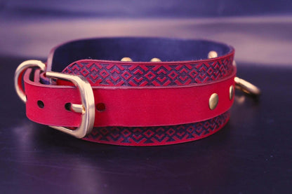 Submissive Collar Red Tribal Pattern for BDSM Dominance Play - Happytoys Sexshop: online sex shop for Feeling Happy & Easy 😊 - Discreet geleverd