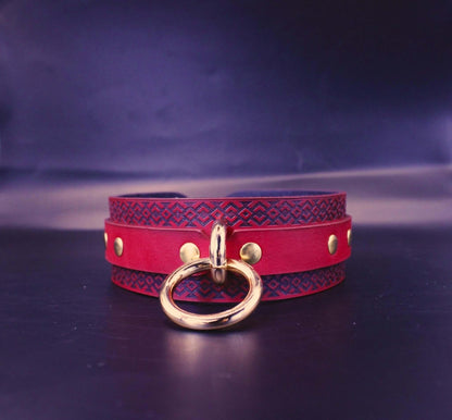 Submissive Collar Red Tribal Pattern for BDSM Dominance Play - Happytoys Sexshop: online sex shop for Feeling Happy & Easy 😊 - Discreet geleverd