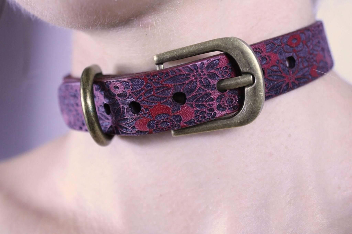 Slave Collar Floral pattern - BDSM Petplay Bondage Accessory - Happytoys Sexshop: online sex shop for Feeling Happy & Easy 😊 - Discreet geleverd