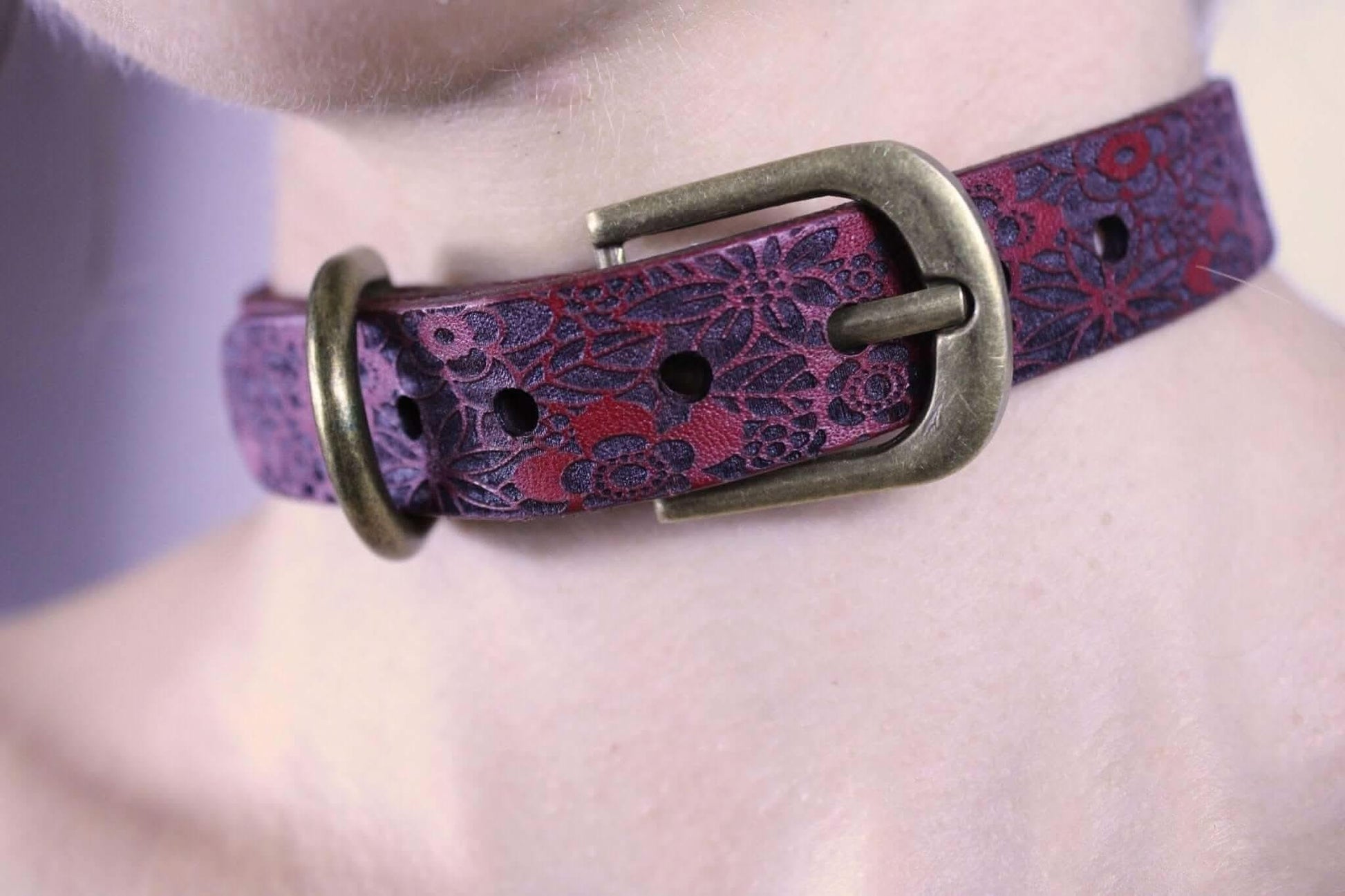 Slave Collar Floral pattern - BDSM Petplay Bondage Accessory - Happytoys Sexshop: online sex shop for Feeling Happy & Easy 😊 - Discreet geleverd