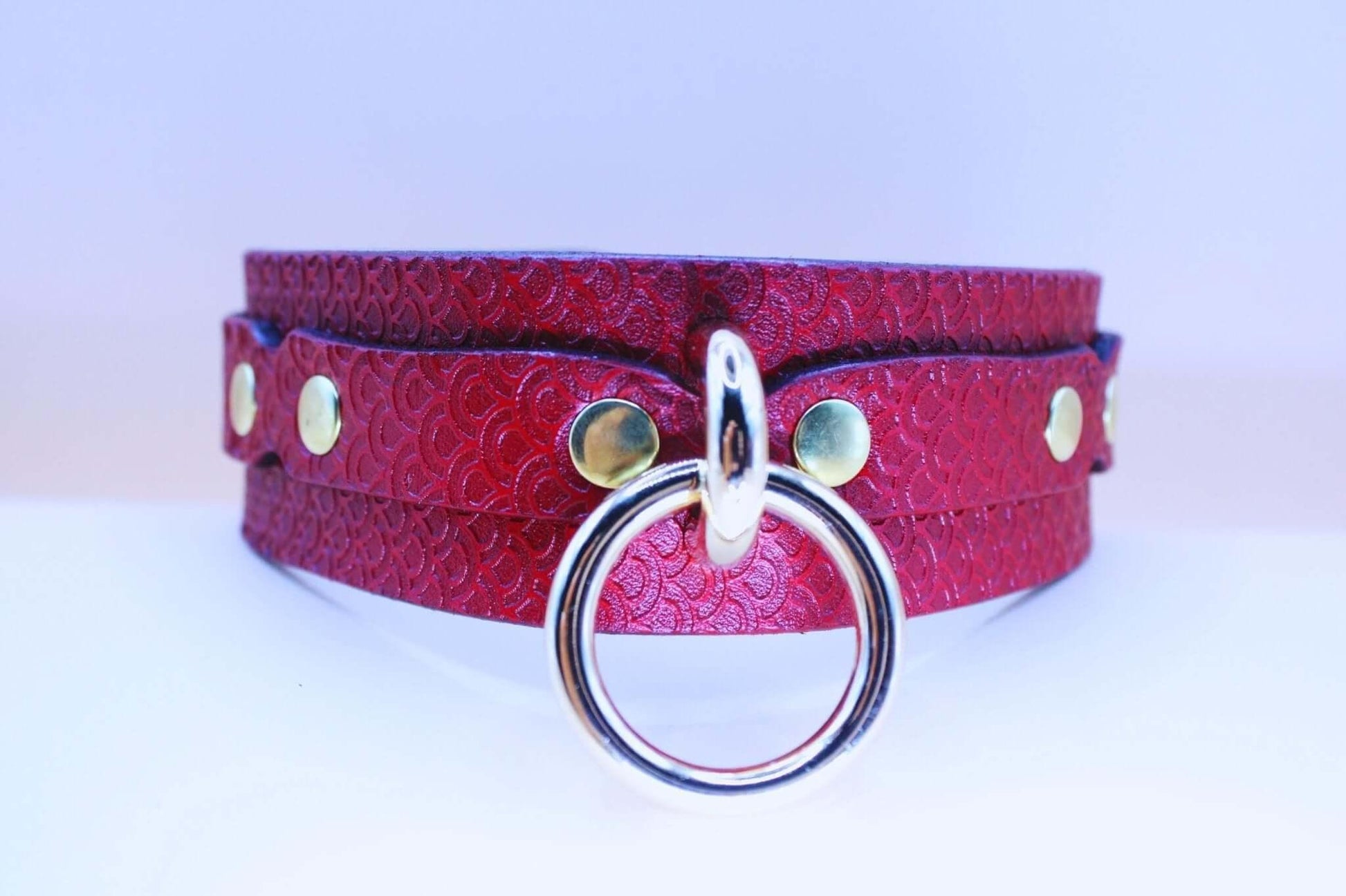 Submissive Collar Red Leather O-Ring | Deep Pattern BDSM Slave Collar - Happytoys Sexshop: online sex shop for Feeling Happy & Easy 😊 - Discreet geleverd