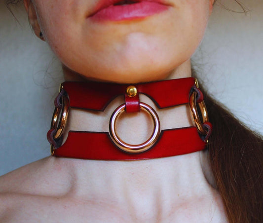 Red Leather Slave Collar Bold Statement BDSM Jewelry - Happytoys Sexshop: online sex shop for Feeling Happy & Easy 😊 - Discreet geleverd