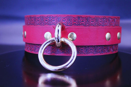 Red Wide Leather Choker Ornamental Slave Collar BDSM Bondage Gift - Happytoys Sexshop: online sex shop for Feeling Happy & Easy 😊 - Discreet geleverd
