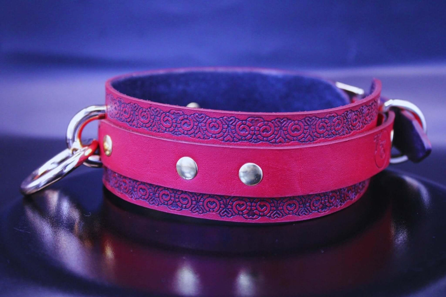 Red Wide Leather Choker Ornamental Slave Collar BDSM Bondage Gift - Happytoys Sexshop: online sex shop for Feeling Happy & Easy 😊 - Discreet geleverd