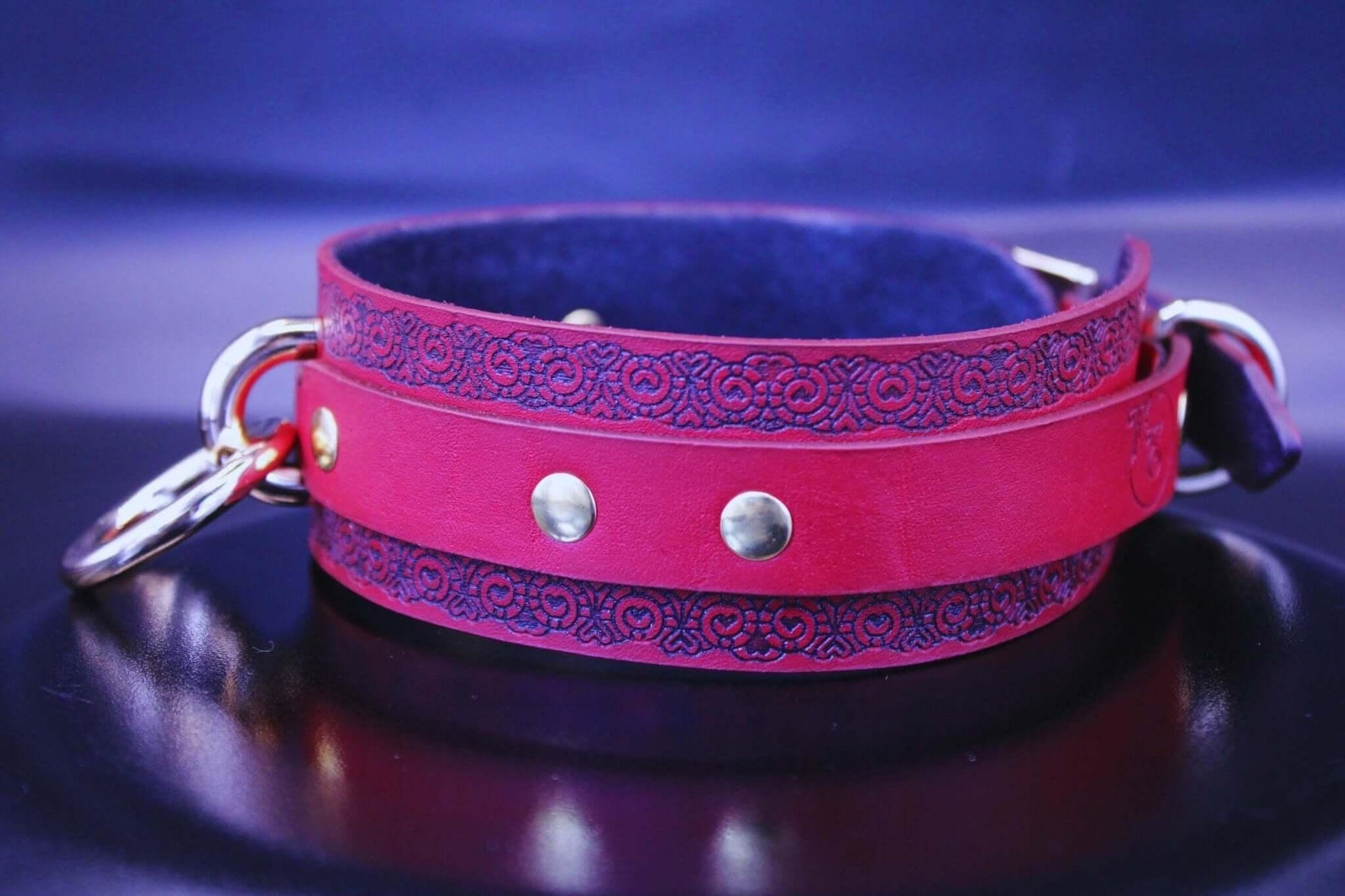 Red Wide Leather Choker Ornamental Slave Collar BDSM Bondage Gift - Happytoys Sexshop: online sex shop for Feeling Happy & Easy 😊 - Discreet geleverd