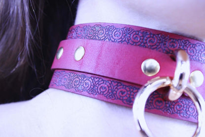 Red Wide Leather Choker Ornamental Slave Collar BDSM Bondage Gift - Happytoys Sexshop: online sex shop for Feeling Happy & Easy 😊 - Discreet geleverd