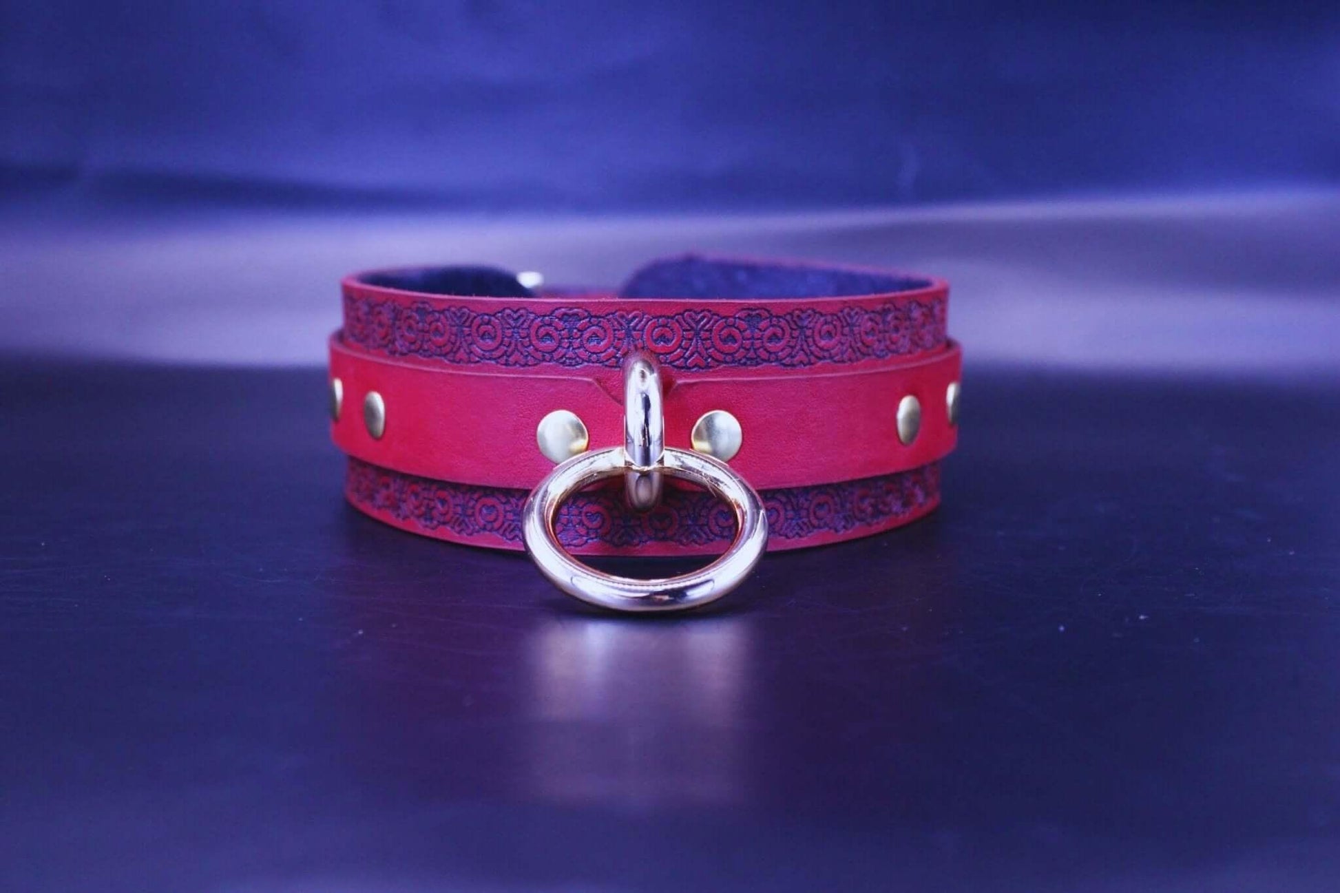 Red Wide Leather Choker Ornamental Slave Collar BDSM Bondage Gift - Happytoys Sexshop: online sex shop for Feeling Happy & Easy 😊 - Discreet geleverd