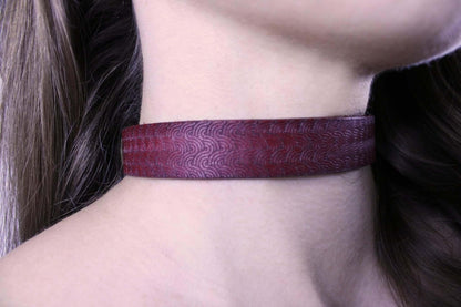 Red Bdsm Collar Patterned - Handmade BDSM Choker for Day Wear - Happytoys Sexshop: online sex shop for Feeling Happy & Easy 😊 - Discreet geleverd