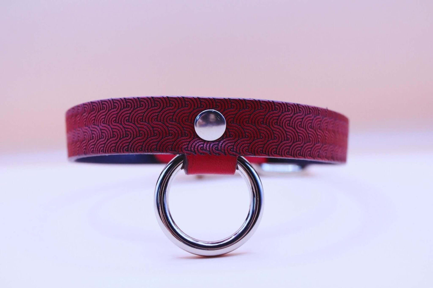 Red Leather BDSM Collar for Submissive Bondage Collar - Happytoys Sexshop: online sex shop for Feeling Happy & Easy 😊 - Discreet geleverd