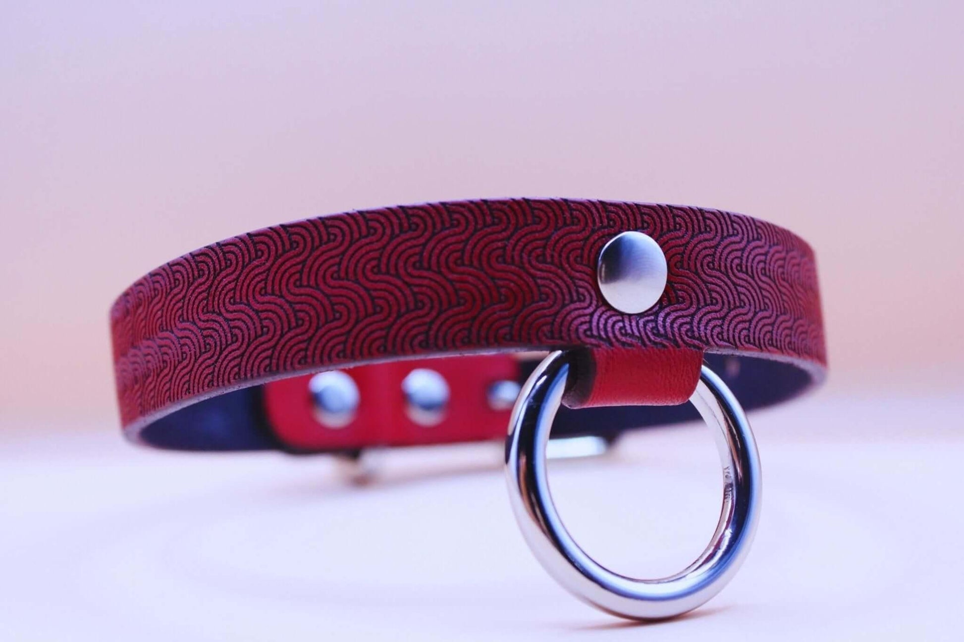 Red Leather BDSM Collar for Submissive Bondage Collar - Happytoys Sexshop: online sex shop for Feeling Happy & Easy 😊 - Discreet geleverd