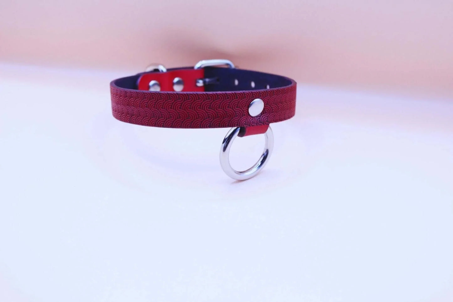 Red Leather BDSM Collar for Submissive Bondage Collar - Happytoys Sexshop: online sex shop for Feeling Happy & Easy 😊 - Discreet geleverd