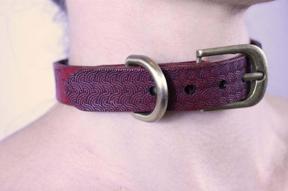 Red Bdsm Collar Patterned - Handmade BDSM Choker for Day Wear - Happytoys Sexshop: online sex shop for Feeling Happy & Easy 😊 - Discreet geleverd