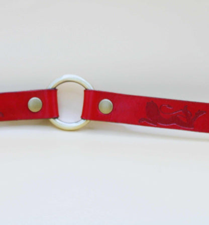 Red Leather BDSM Day Collar Elegant BDSM Day Collar for Submissives - Happytoys Sexshop: online sex shop for Feeling Happy & Easy 😊 - Discreet geleverd