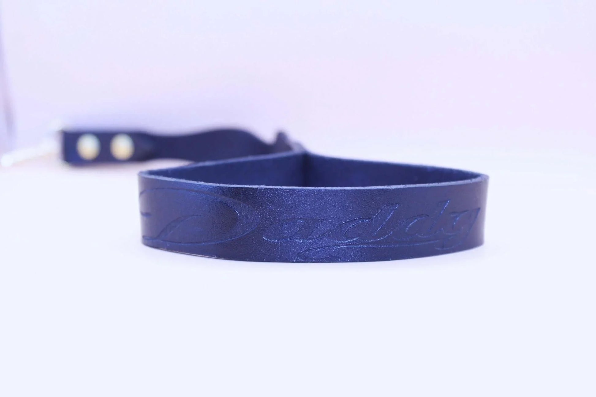 BDSM Leash Custom Daddy Leather Leash with Premium Grip - 40CM - Happytoys Sexshop: online sex shop for Feeling Happy & Easy 😊 - Discreet geleverd