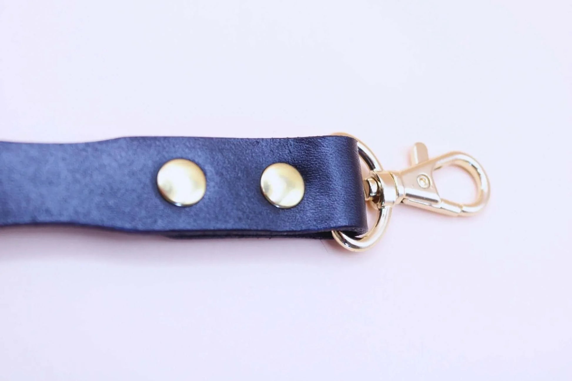 BDSM Leash Custom Daddy Leather Leash with Premium Grip - 40CM - Happytoys Sexshop: online sex shop for Feeling Happy & Easy 😊 - Discreet geleverd