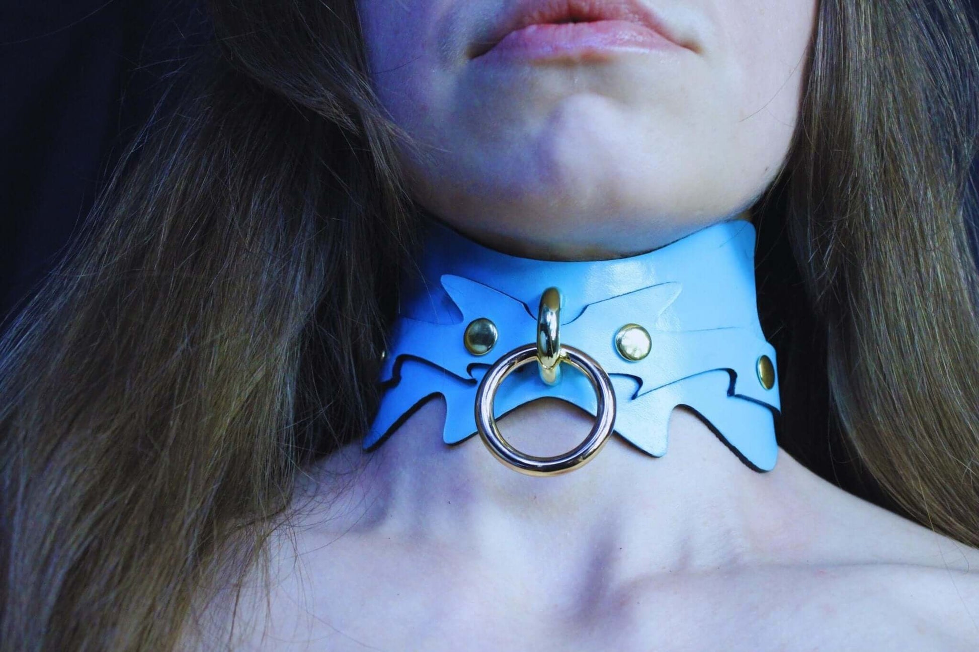 Leather Posture Collar Sky Blue Spiked Leather BDSM Collar Day Choker - Happytoys Sexshop: online sex shop for Feeling Happy & Easy 😊 - Discreet geleverd