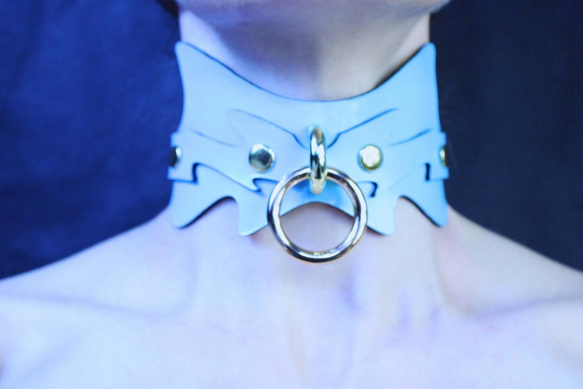 Leather Posture Collar Sky Blue Spiked Leather BDSM Collar Day Choker - Happytoys Sexshop: online sex shop for Feeling Happy & Easy 😊 - Discreet geleverd