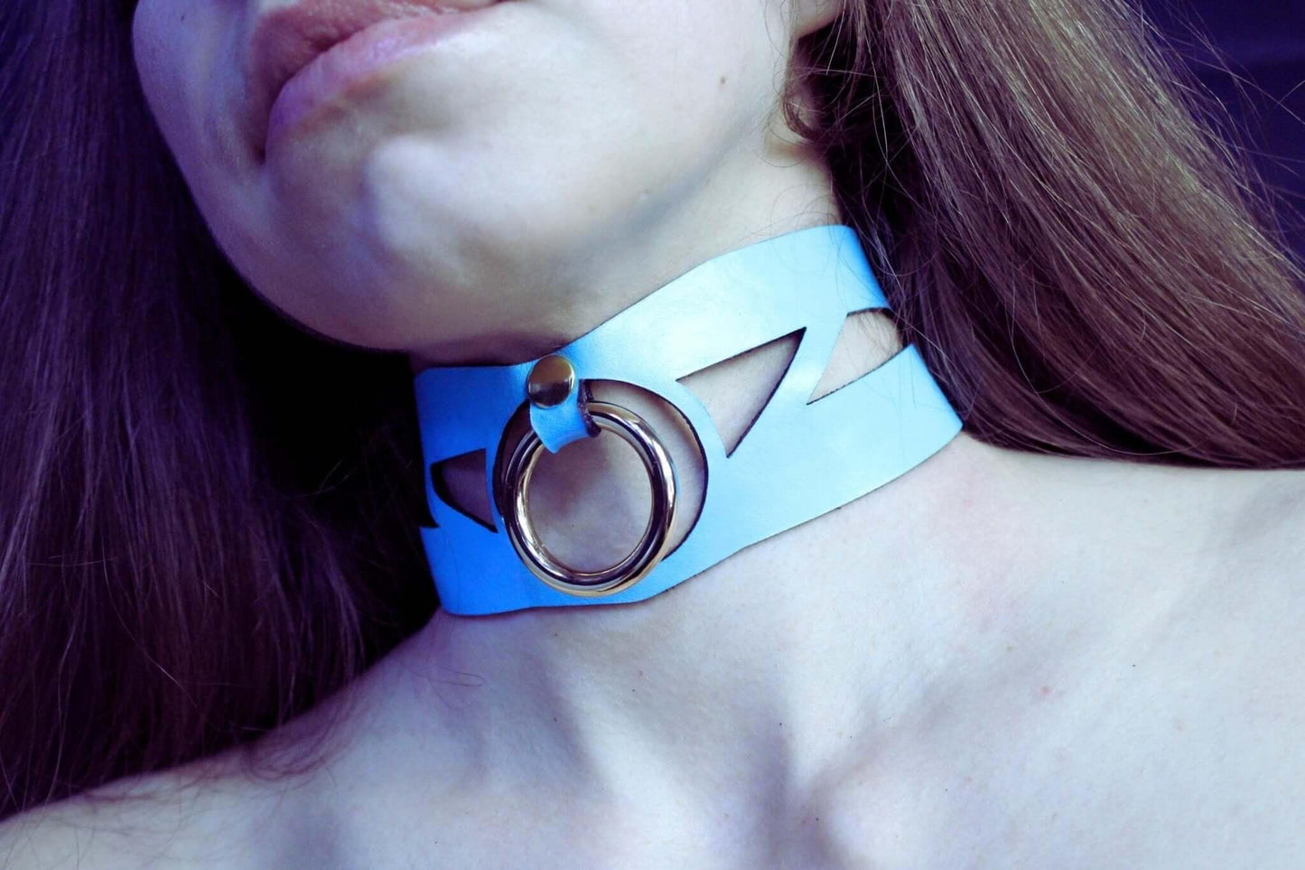 Choker Collar Sky Blue Cutout Leather Choker BDSM Submissive Collar - Happytoys Sexshop: online sex shop for Feeling Happy & Easy 😊 - Discreet geleverd