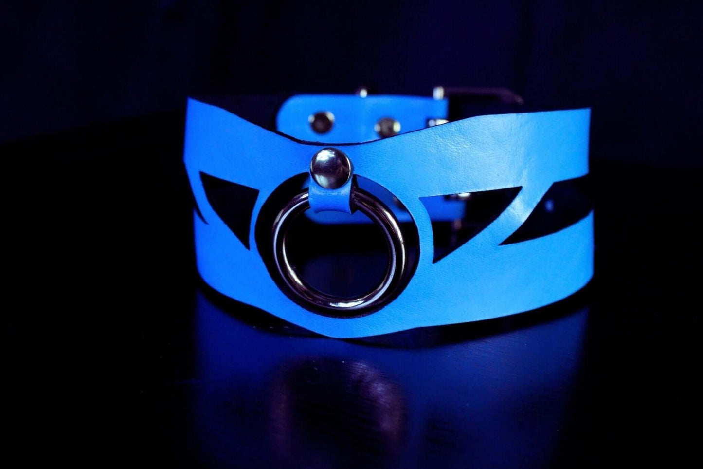 Choker Collar Sky Blue Cutout Leather Choker BDSM Submissive Collar - Happytoys Sexshop: online sex shop for Feeling Happy & Easy 😊 - Discreet geleverd